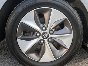 Hyundai IONIQ 2017 FULL EV, NCT 01/27 - Image 3