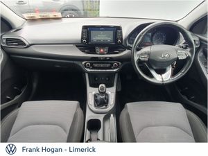 Hyundai i30 Diesel Deluxe - Image 2