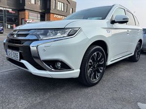 2015 Mitsubishi Outlander PHEV 2.0 PLUG IN HYBRID - Image 2