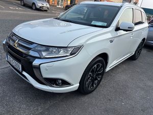2015 Mitsubishi Outlander PHEV 2.0 PLUG IN HYBRID - Image 3