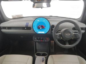 MINI HATCH Cooper C 5 Door - Image 4