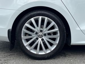 Volkswagen Jetta HIGHLINE 2.0 TDI MANUAL 5SPEED 11 - Image 4