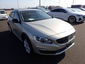 Volvo V60 2.0 D4 CROSS COUNTRY SE LUXURY DIESEL 19 - Image 3