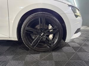 ⚪️2017 SKODA SUPERB AMBITION DSG BLACK EDITION⚪️ - Image 4