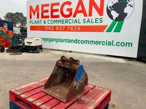 18" DIGGING BUCKET......40mm PINS.........056. - Image 2