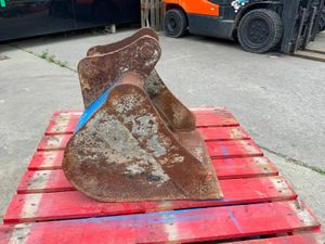 18" DIGGING BUCKET......40mm PINS.........056. - Image 3