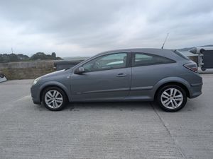 Opel Astra 1.4 GTC , 2011 - Image 4