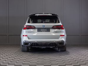 2025 BMW X5 X-Drive 50e M-Sport - Image 4