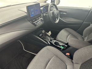 Toyota Corolla 1.8 Hybrid Luna Sport  saloon   11 - Image 3