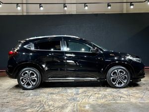 Honda Vezel 1.5 HYBRID AUTOMATIC - HALF BLACK LEAT - Image 3