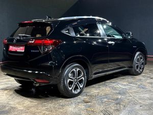 Honda Vezel 1.5 HYBRID AUTOMATIC - HALF BLACK LEAT - Image 4