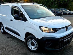 2025 Citroen Berlingo NO VAT, only 10k km! - Image 2