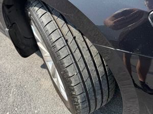 Volkswagen Passat 2017 - Image 2