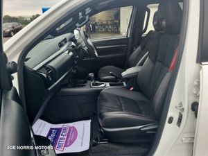 Toyota Hilux 2.4 Diesel Crew Cab 4WD Z GR SPORT AU - Image 4