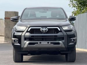 Toyota Hilux RARE INVINCIBLE X MHEV 4 4WD - Image 3