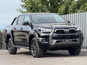 Toyota Hilux RARE INVINCIBLE X MHEV 4 4WD - Image 4