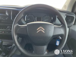 Citroen Dispatch MWB 1.5 Bluehdi120 3 Seater - Pr - Image 4