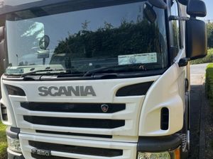 2017 Scania P250 4x2 28ft Box body. Ref No: 2525 - Image 3