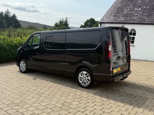 2021 Renault Trafic Sport Automatic 170bhp Crew - Image 4