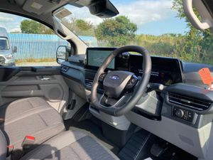 Ford Transit Custom CARGO VAN Limited PHEV - Image 4