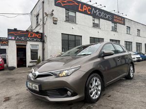 Toyota Auris 2017 - Image 2