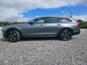 2020 Volvo V90 T4 Cross Country - Image 2