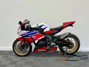 2014 HONDA FIREBLADE CBR1000 RR - Image 4