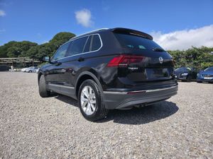 2018 Volkswagen Tiguan TDI 4Motion R-Line - Image 3