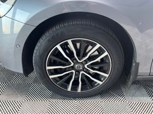 Volvo V40 D2 MOMENTUM ED GT 5DR AUTO - Image 4