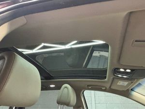 Kia Sorento PLATINUM 4X4 5DR - Image 2
