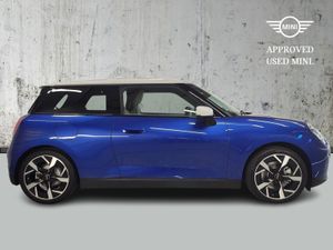 MINI Cooper Cooper SE Classic - Image 3