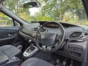 Lovely Renault Grand Scenic MONTH END SALE - Image 4
