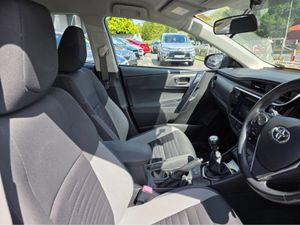 Toyota Auris 1.2T 5DR LUNA 4DR - Image 2