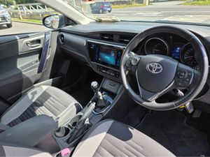 Toyota Auris 1.2T 5DR LUNA 4DR - Image 4