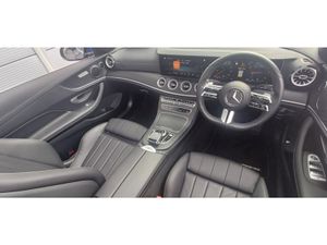 Mercedes-Benz E-Class E220d CONVERTIBLE AMG LINE P - Image 4