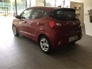 Hyundai i10 DELUXE 1.0 Petrol - Reverse Camera & S - Image 4