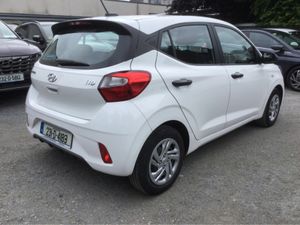 Hyundai i10 CLASSIC 5DR - Only 21,000 Km - Warrant - Image 3