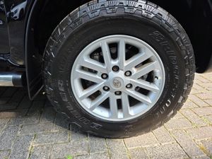 2016 TOYOTA HILUX 3.0 D4D INVINCIBLE AUTO. - Image 4