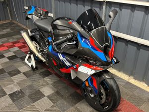 2023 232 BMW M 1000 R Full Carbon 9Kms - Image 2