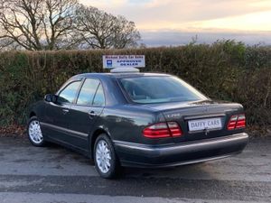 Mercedes-Benz E-Class E 200 KOMPRESSOR 4DR AUTO - Image 3