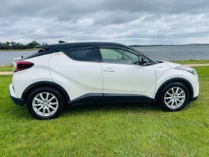 Toyota C-HR G SPEC  / FINANCE AVAILABLE / TWO TONE - Image 3