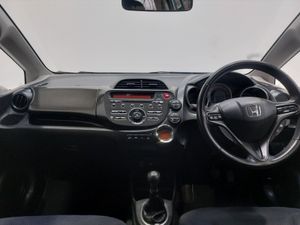 Honda Jazz Hatchback ES Plus - Image 4