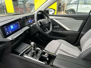 Opel Astra 5 DR HATCH-ELEGANCE-1.2 130PS - Image 3