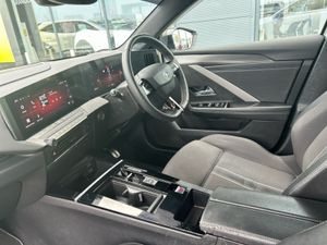 Opel Astra AUTO-SRI-1.2 130PS 130PS-PETRO - Image 3