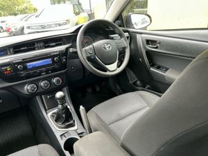 Toyota Corolla 1.4 D TERRA 4DR - Image 3