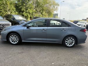 Toyota Corolla 1.8 PETROL HYRBID LUNA SALOON AUTO - Image 4