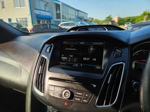 Ford Focus MCA ST2 2.0tdci 180PS M6 FWD 4DR - Image 3