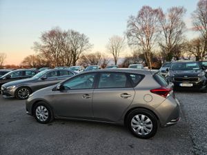 Toyota Auris 1.33 Petrol - Image 3