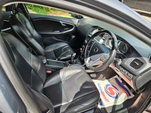 Volvo V40 D2 MOM ED 5DR - Image 3