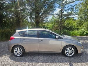 Toyota Auris 1.4 D-4D Aura 4DR - Image 3